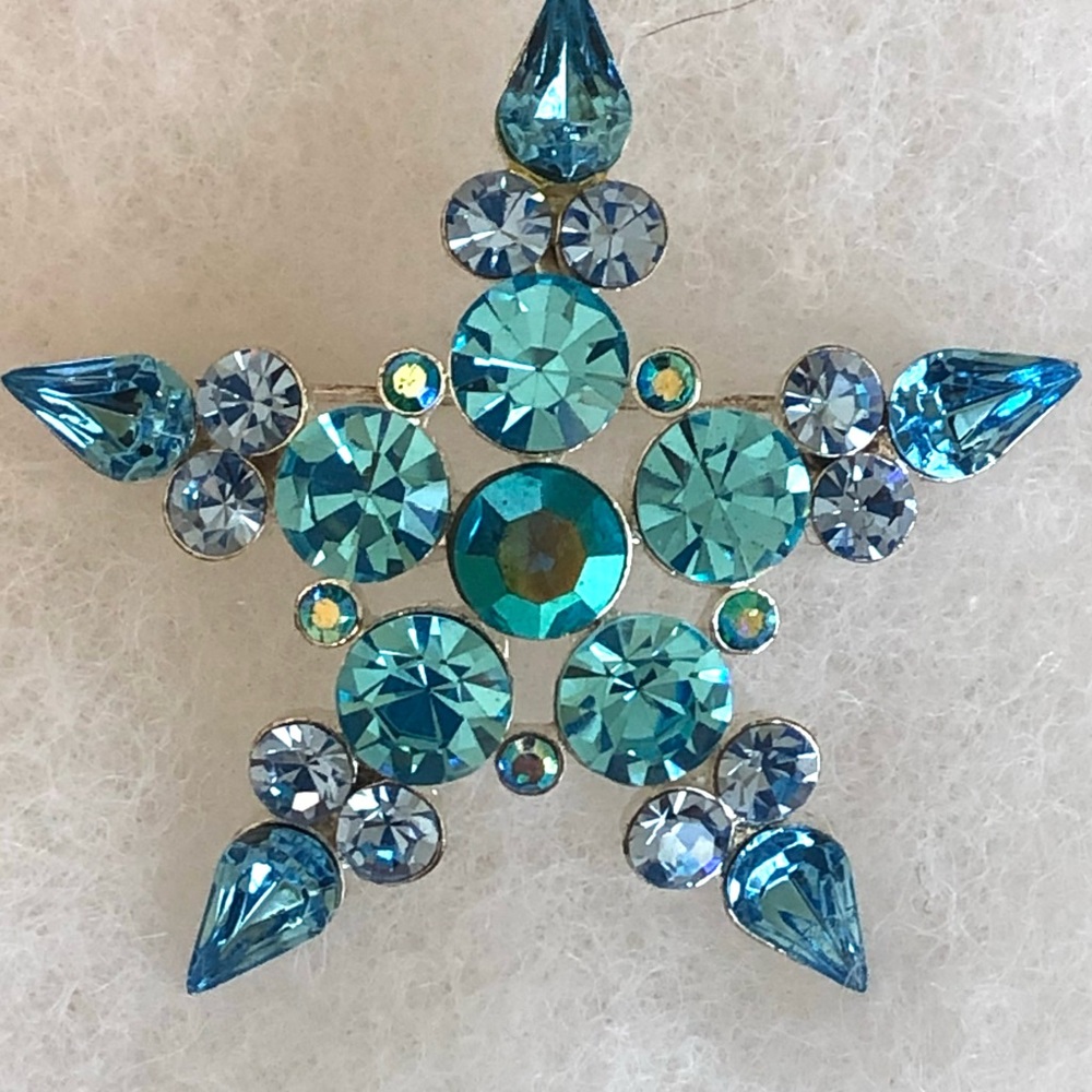 Vintage estate blue rhinestone brooch
